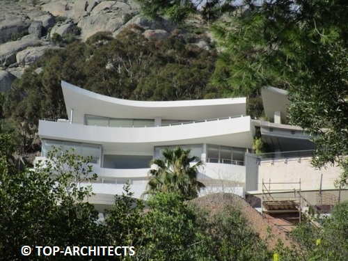 Curved House